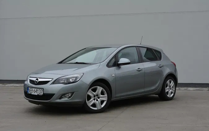 opel Opel Astra cena 28500 przebieg: 148000, rok produkcji 2011 z Dzierzgoń